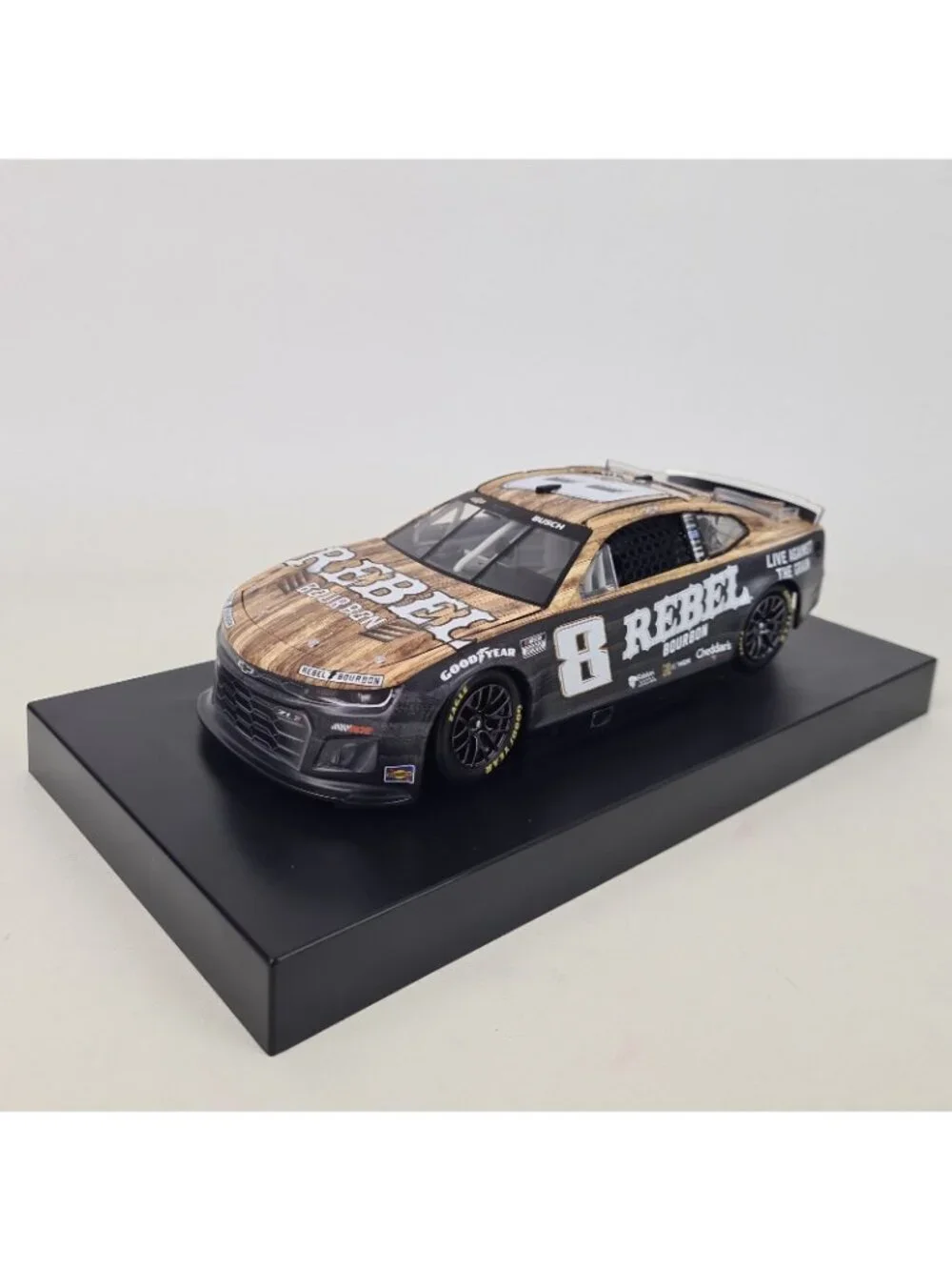 Lionel Racing 1:24 Diecast Cup Se 2025 Camaro Rebel Bourbon #8 Kyle Busch E14